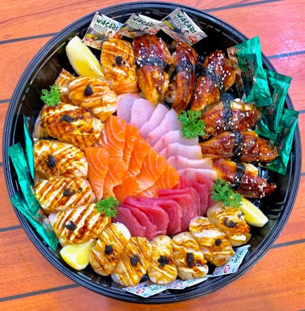 Combination Platter (Sashimi & Nigiri) - 组合拼盘（生鱼片和握寿司）